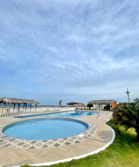 Pool view, Sea view, Swimming pool, sunbed