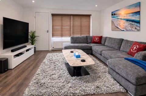 Communal lounge/ TV room, TV and multimedia, Living room, Evening entertainment
