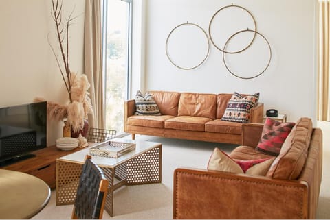 TV and multimedia, Living room, Decorative detail, Seating area