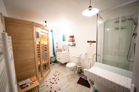 Sauna, Bathroom
