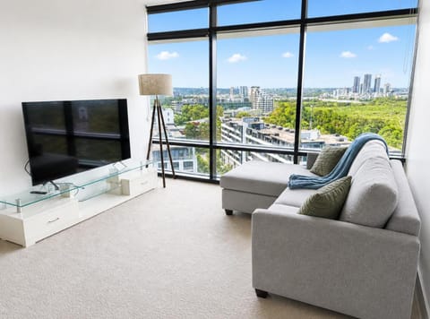 TV and multimedia, View (from property/room), Balcony/Terrace, Living room, Seating area, Evening entertainment, City view