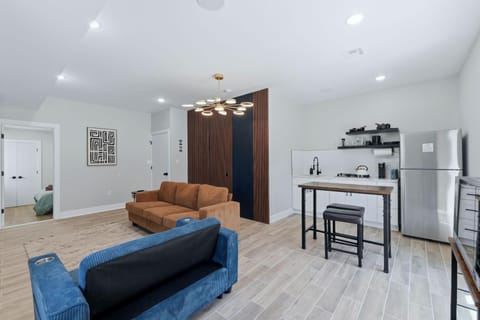 Kitchen or kitchenette, Living room, Seating area, Dining area, stove, toaster