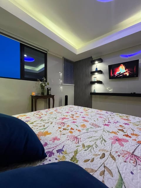 TV and multimedia, Photo of the whole room, Bedroom