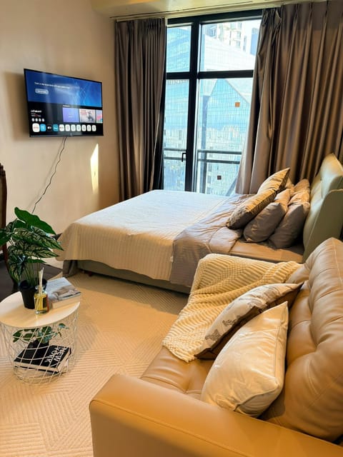 Bed, TV and multimedia, Bedroom