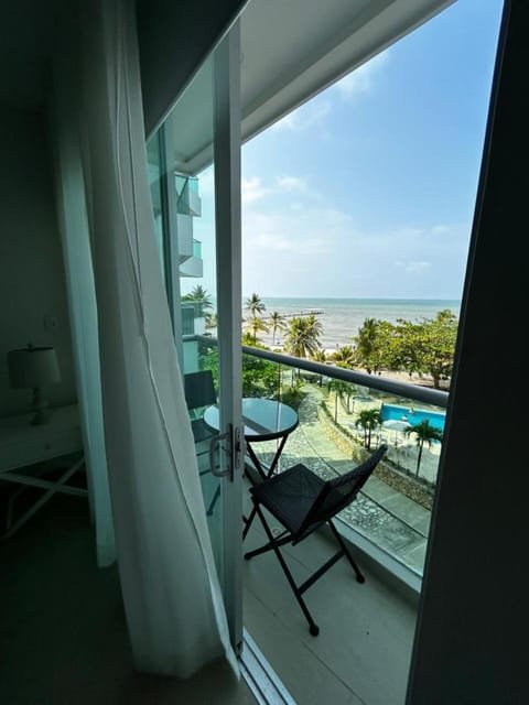 Day, Natural landscape, View (from property/room), Balcony/Terrace, Dining area, Pool view, Sea view, Swimming pool