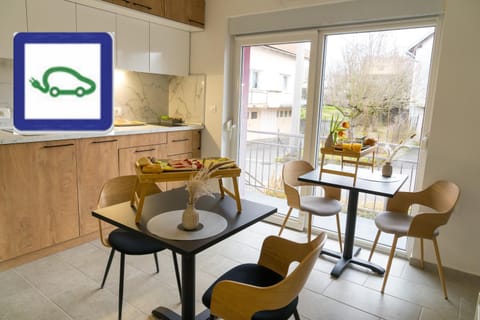 Property building, Breakfast, Parking