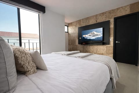 Bed, Bird's eye view, TV and multimedia, Photo of the whole room