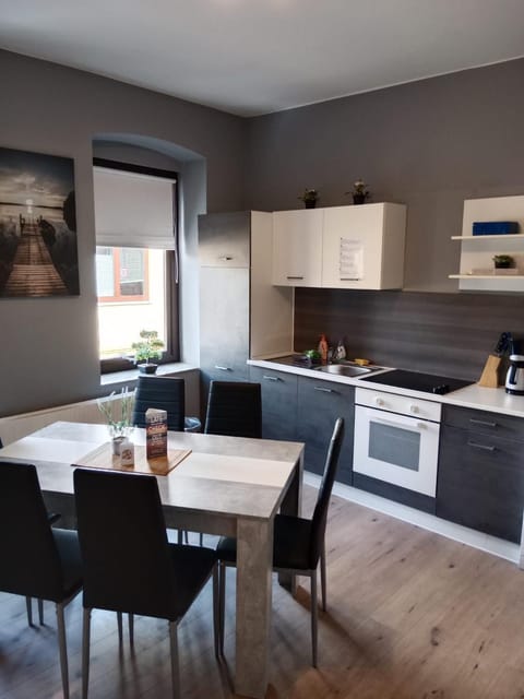 Kitchen or kitchenette, Dining area, dishwasher, stove