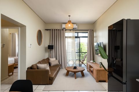 Living room, Photo of the whole room, air conditioner
