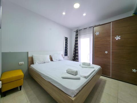 Bed, Bedroom, towels, wardrobe