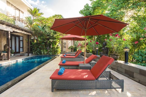 Swimming pool, sunbed