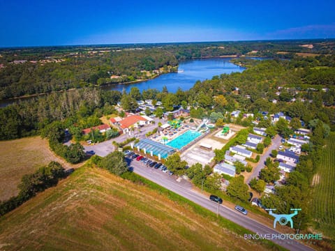 Property building, Restaurant/places to eat, Bird's eye view, View (from property/room), Swimming pool