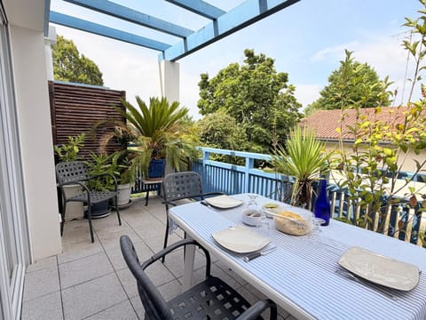 Balcony/Terrace, Garden view