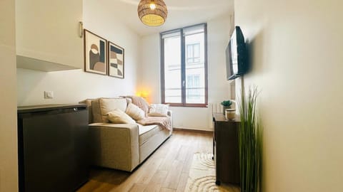 Communal lounge/ TV room, TV and multimedia, Living room, Seating area, Evening entertainment