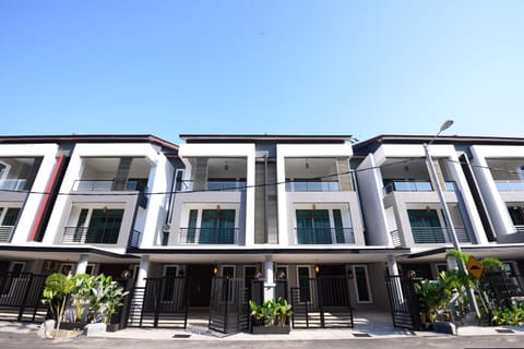 Facade/entrance, Bird's eye view