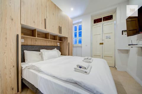Bed, Kitchen or kitchenette, Photo of the whole room, Bedroom, towels, wardrobe