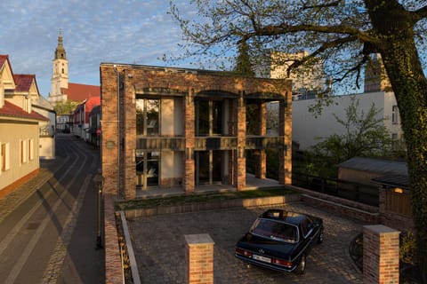Property building, Lake view, Location, Parking