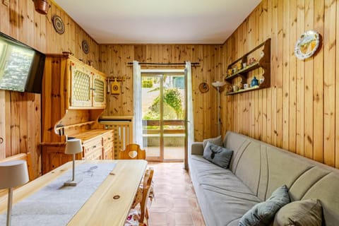 Living room, Seating area, Dining area, Lunch, pet friendly