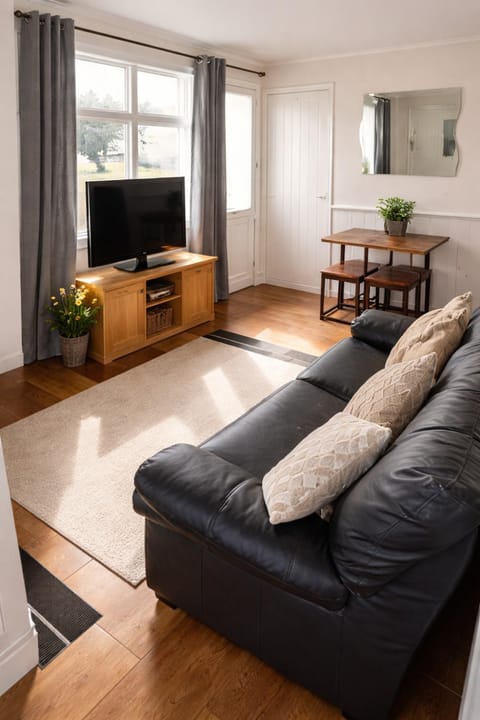 Communal lounge/ TV room, TV and multimedia, Living room, Photo of the whole room, Seating area, Evening entertainment