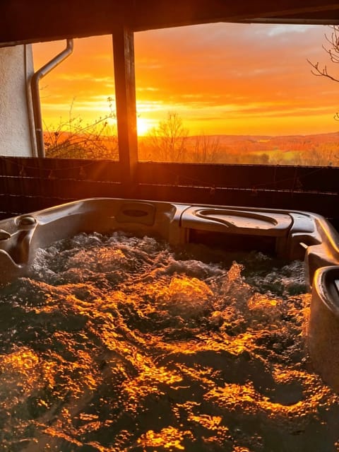 Hot Tub, Swimming pool