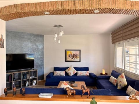 Communal lounge/ TV room, TV and multimedia, Living room, Seating area, Evening entertainment