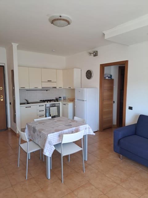 Kitchen or kitchenette, Living room, Seating area, Dining area, dishwasher, oven, pet friendly, stove, kitchen