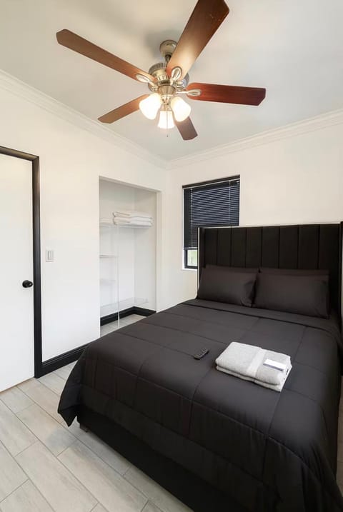 Cozy 2BR Family Home Hollywood, FL Near Miami & Beaches House in West Park