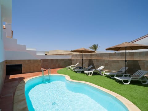 Property building, Patio, Day, Natural landscape, Pool view, Swimming pool, sunbed