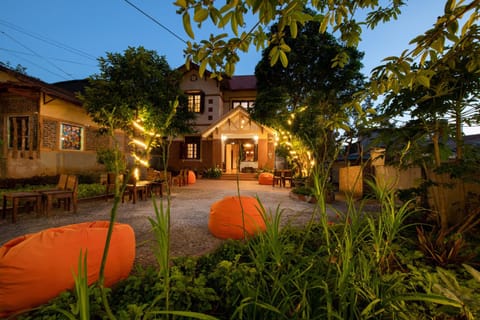 Property building, Day, Garden, Garden view