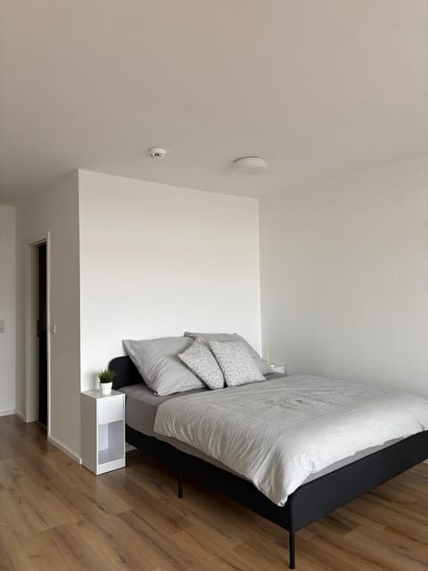 Bed, Living room