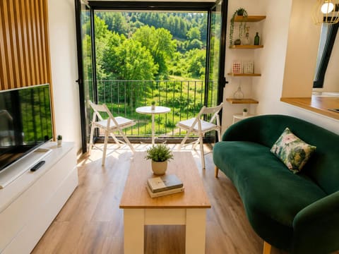 Day, Natural landscape, TV and multimedia, Living room, Seating area, Dining area