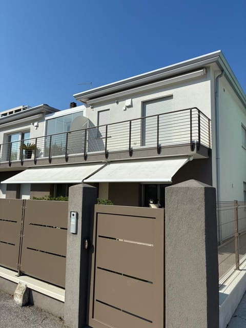 Property building, Balcony/Terrace
