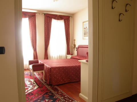 Day, Photo of the whole room