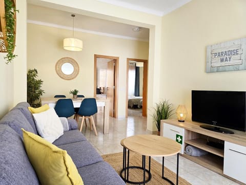 TV and multimedia, Living room, Dining area, air conditioner