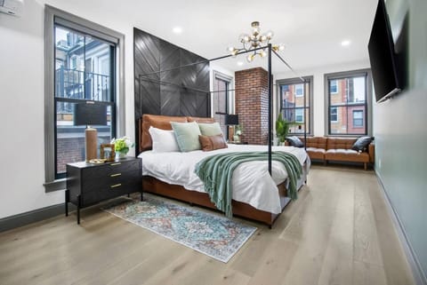 Bed, TV and multimedia, Photo of the whole room, Bedroom