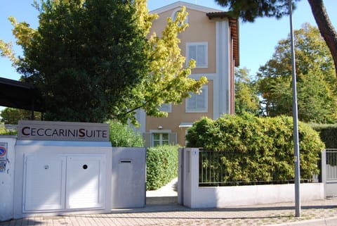 Facade/entrance