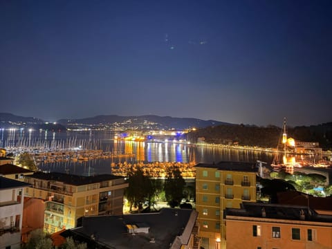 City view, Sea view