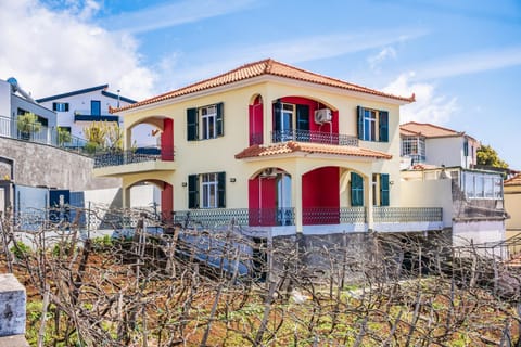 Property building, Facade/entrance, Off site
