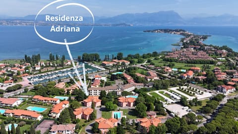Nearby landmark, Day, Bird's eye view, Text overlay, Lake view, Street view