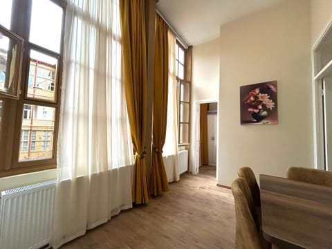 Living room, Photo of the whole room, Seating area