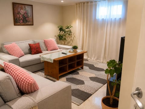 Bed, TV and multimedia, Living room, Seating area