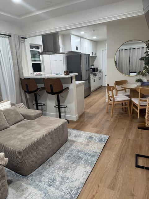 Chic East LA Retreat House in Monterey Park