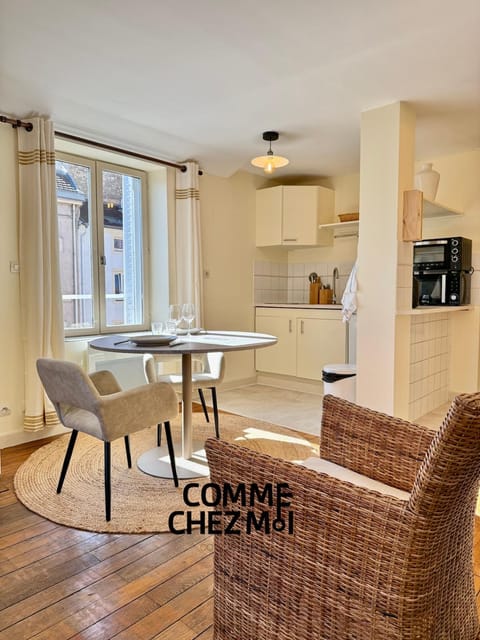 Kitchen or kitchenette, Living room, Seating area, oven, stove