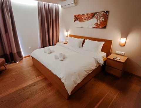Bed, Decorative detail, Bedroom, towels, air conditioner