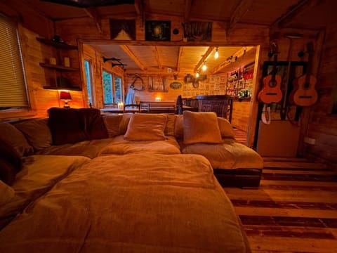 Hot Tub & Cinema Cabin - Family Home Torquay Cabin in Paignton