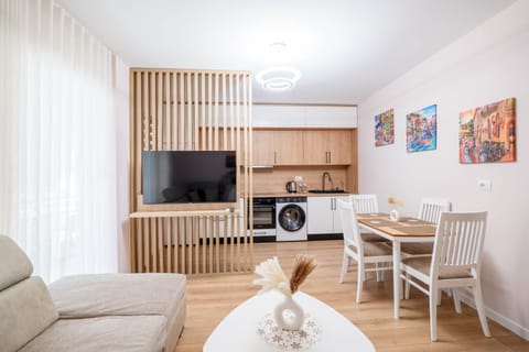 TV and multimedia, Kitchen or kitchenette, Living room, Seating area, Dining area