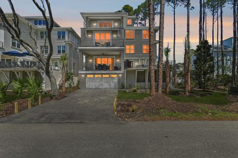 Property building, Facade/entrance, Neighbourhood, Natural landscape, Balcony/Terrace, Sunset, Parking