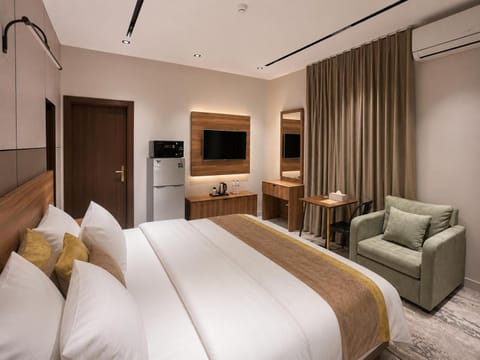 Communal lounge/ TV room, Bed, TV and multimedia, Kitchen or kitchenette, Living room, Photo of the whole room, Seating area, Evening entertainment, Bedroom, hair dresser, minibar, oven, wardrobe