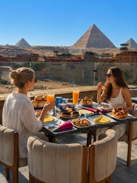 Patio, Restaurant/places to eat, Day, People, Natural landscape, Food and drinks, Banquet/Function facilities, Dining area, Food, Guests, Mountain view, Breakfast, Continental breakfast, Lunch, Dinner, Drinks, group of guests