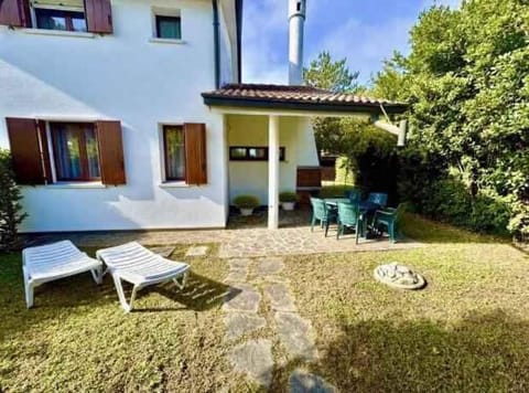 Property building, Summer, Balcony/Terrace